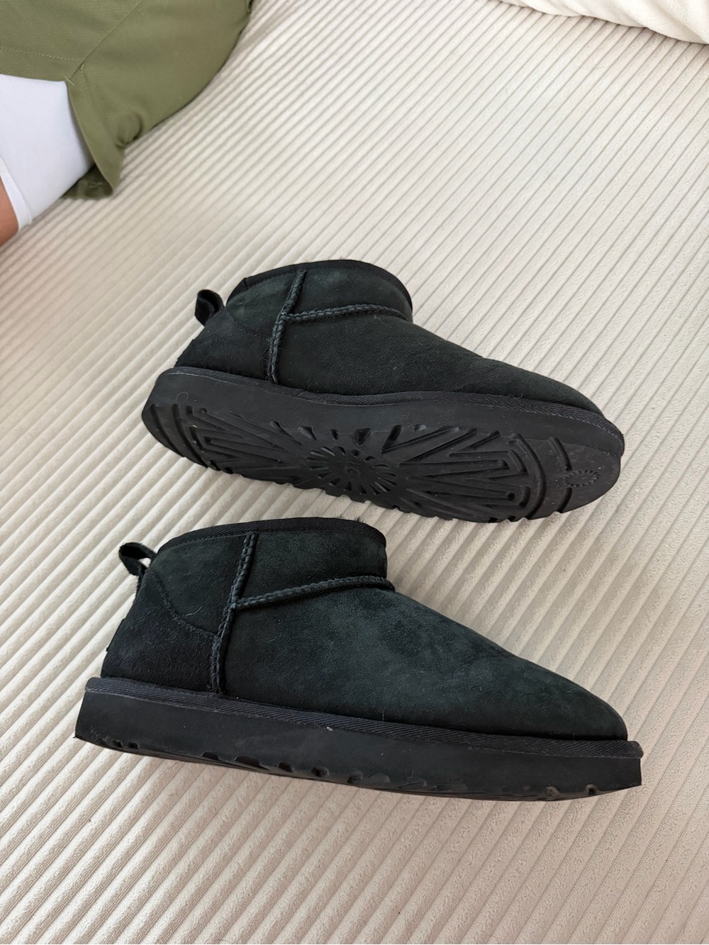 UGG Classic Ultra Mini Shearling Boot - Black - Picture 2 of 3